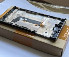 Xperia XA2 - LCD only - CRACKED (for data recovery only)