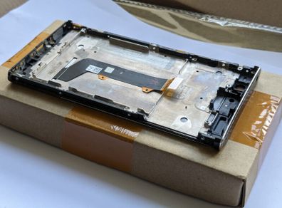 Xperia XA2 - LCD only - CRACKED (for data recovery only)