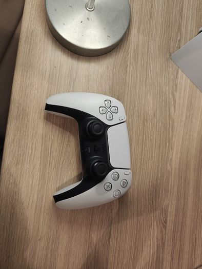 Sony PS5, PlayStation 5  Digital Edition Console 1TB  - White.  System Version under 13.6 Hackable Version. Like New 1+ Year Warranty