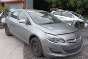 Breaking Opel astra 2010 petrol