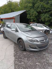 Breaking Opel astra 2010 petrol