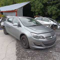Breaking Opel astra 2010 petrol