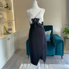 Brand New Stunning Ladies Black & White Dress from Lipsy Size UK 10 / EU 38