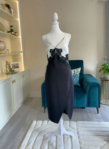Brand New Stunning Ladies Black & White Dress from Lipsy Size UK 10 / EU 38