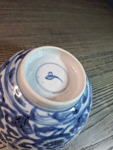 Chinese Kangxi porcelain Lotus bowl
