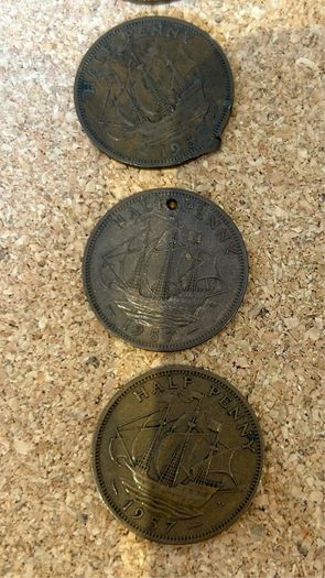 Old Great Britain Half Penny Coins (20)