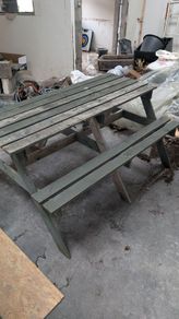 picnic table