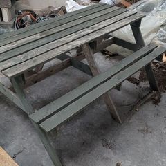picnic table