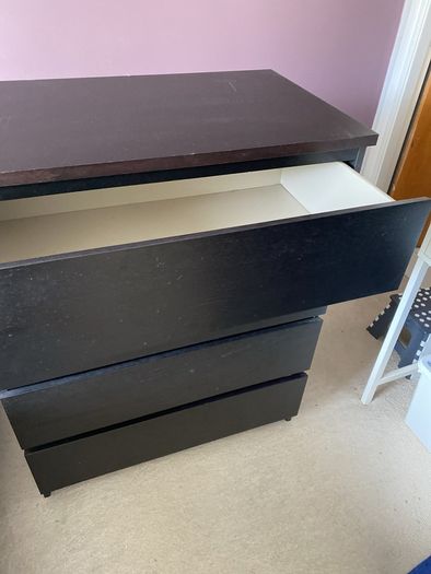 chest of drawers