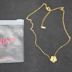 Lynott Textured Clover Necklace