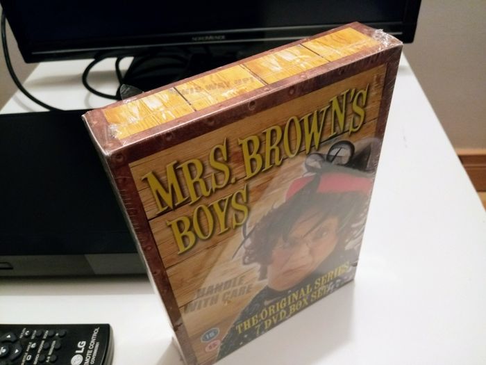 LG DP542H Full HD 1080p DVD Player + Sealed Mrs.Brown's Boys 7dvd Box Set