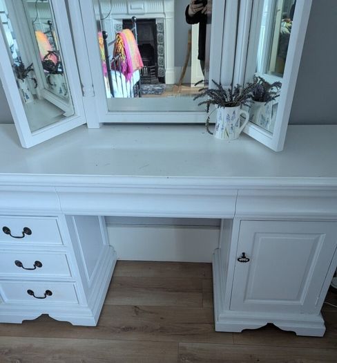 dressing table