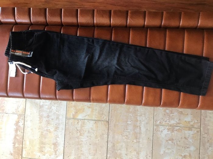 Boys dunnes trousers size 25''. Fit 11 or 12 years I believe.