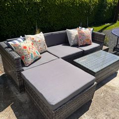 1 year old rattan sofa set