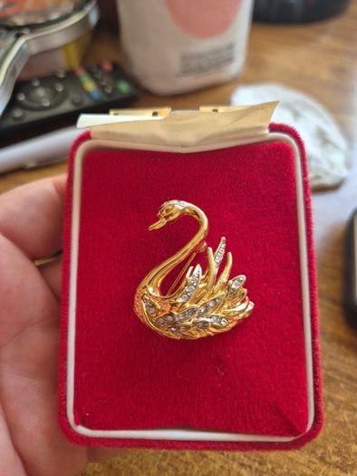 Vintage Gold Plated Glass Diamonds Swan Brooch