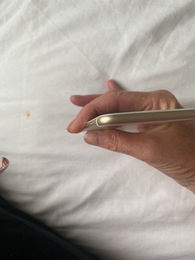 iPhone7, 128gb, Sim Free, White and Gold, Battery Health 100%