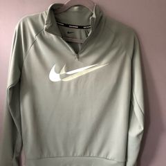 Ladies Nike sweater size S reduced