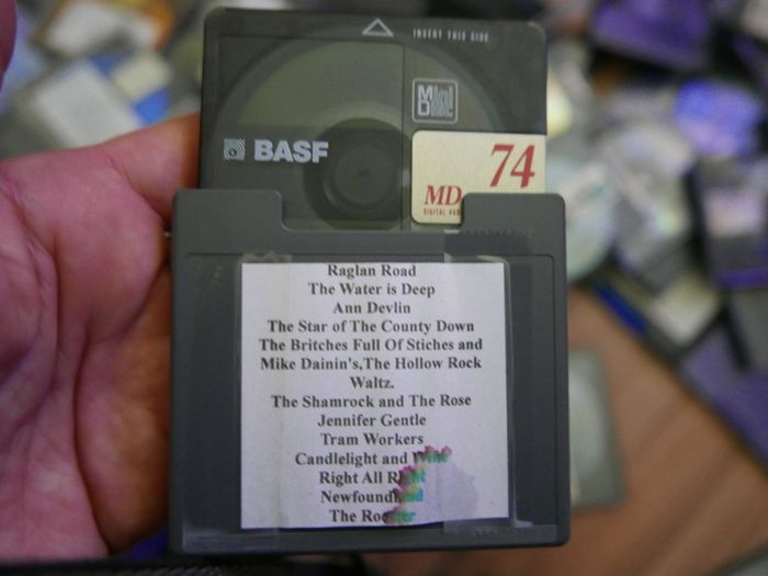 Large collection of assorted MiniDiscs (5 each)