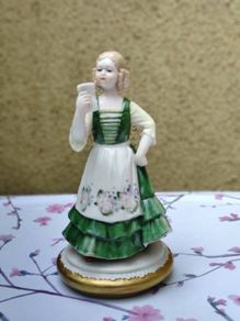 Rare Capodimonte Sandro Maggioni Porcelain Girl Reading the letter
