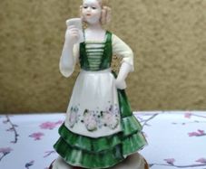 Rare Capodimonte Sandro Maggioni Porcelain Girl Reading the letter