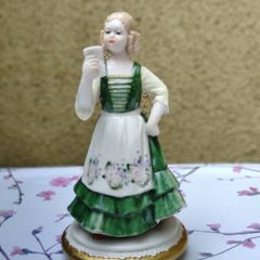 Rare Capodimonte Sandro Maggioni Porcelain Girl Reading the letter