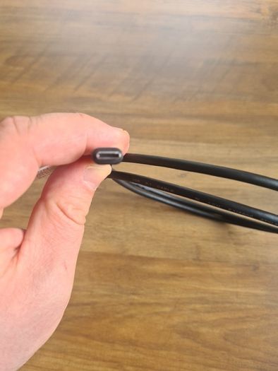 Usb-c to Usb-c (3.1 gen2) cable suitable for docking station connections