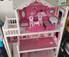Large Doll House
