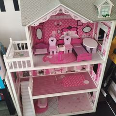 Large Doll House