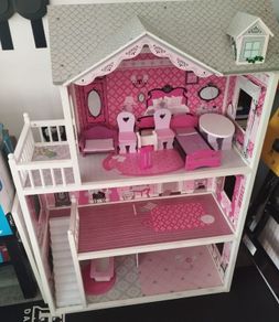 Large Doll House