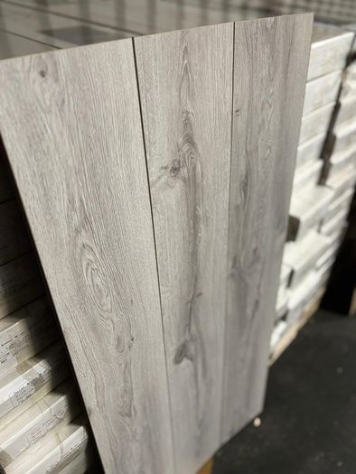 8mm & 12mm Laminated Flooring Ready For Delivery