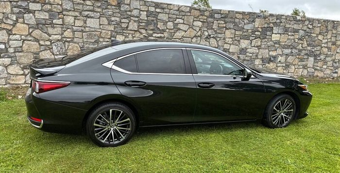 Lexus ES300h 2025