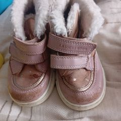 Girls boots
