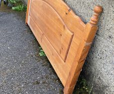 Bed foot board