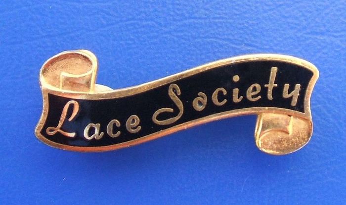 LACE SOCIETY - member's brooch badge (1970's / 1980's)