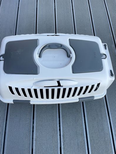 Cat cage
