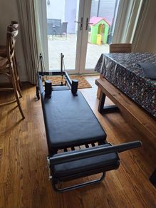 Reformer pilates bed