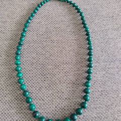 Malachite vintage 107 grams graduated beaded necklace with a barrel clasp in excellent condition with no issues see photos for exact measurements and weight FREE STANDARD POSTAGE INCLUDED