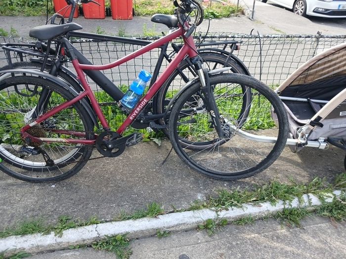 bike trailer and ladies bike