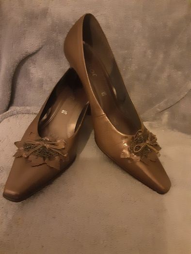 Shoes/Gabor Ladies Court Shoe .. Colour: Bronze .. Size: 5.5 UK .. Price Drop