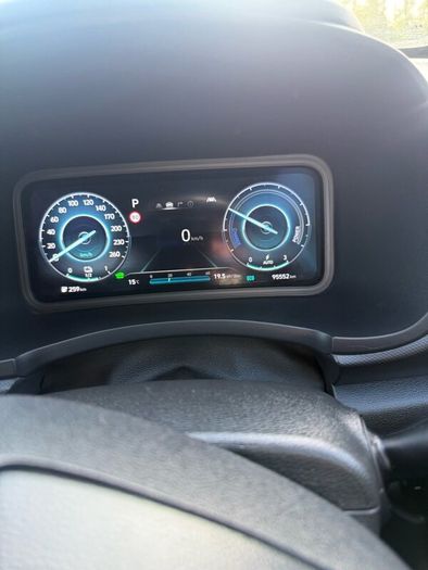Hyundai kona EV premium 2022 64kw h long range now