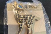 Blue-eyed doe / Bambi brooch (new, multiple)