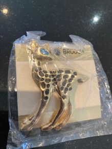 Blue-eyed doe / Bambi brooch (new, multiple)