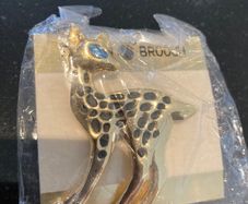 Blue-eyed doe / Bambi brooch (new, multiple)