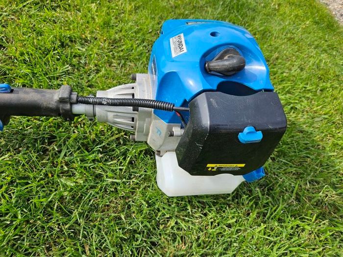 Hedge trimmer petrol