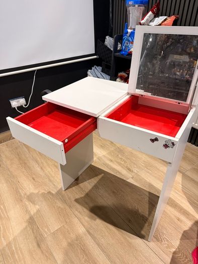 Dressing table