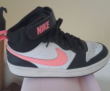 Size 4 Nike runner ankle boots