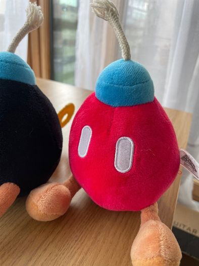 4 Super Mario Bomb omb black and red