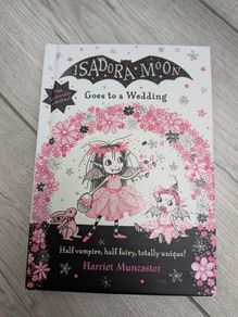 Isadora Moon Goes to a Wedding