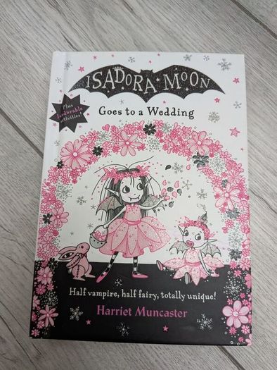 Isadora Moon Goes to a Wedding