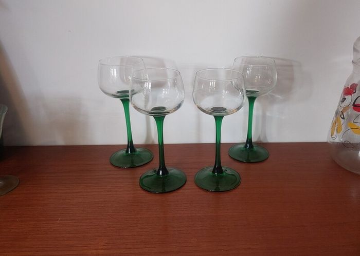 Fabulous Set of Four Vintage Retro Luminarc Long Emerald Green Stemmed Alsace White Wine Glasses, Made in France, Circa 1970, (Slim Tapered Stems)